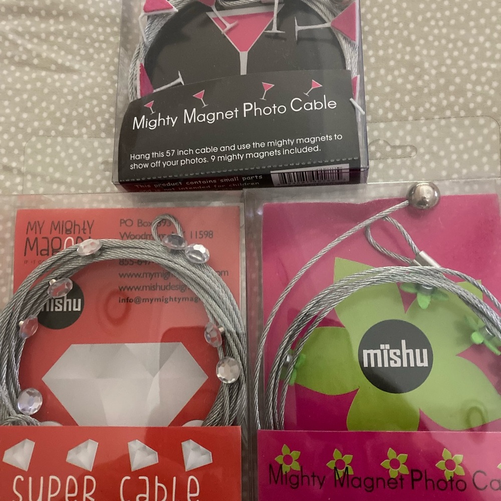 Magnetic photo cables
